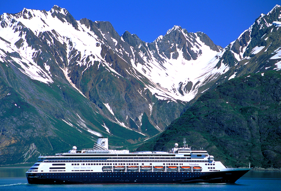 Espectacular imagen de nuestro buque el MS VOLENDAM frente a Glaciar Bay (Alaska) Espectacular imagen de nuestro buque el MS VOLENDAM frente a Glaciar Bay (Alaska)